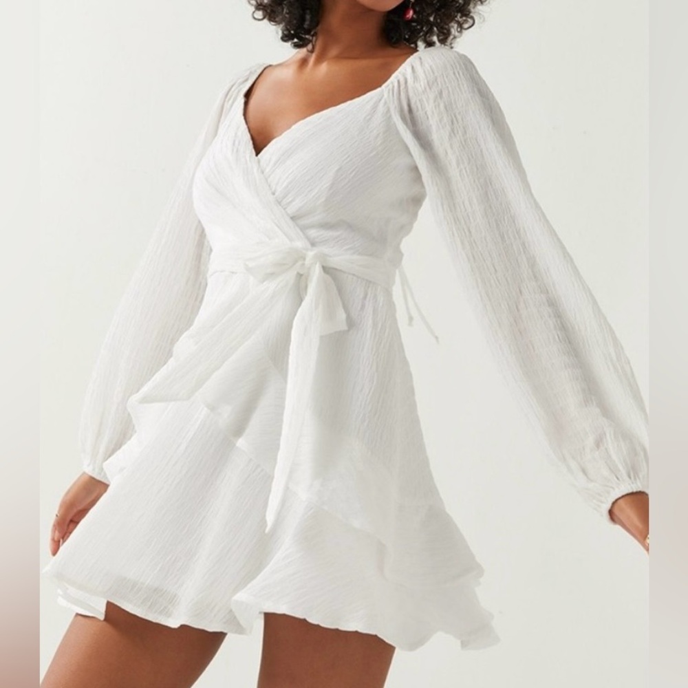 NWT Francesca’s Collections White Flowy Ruffle Mini Dress Long Sleeve Tie Waist